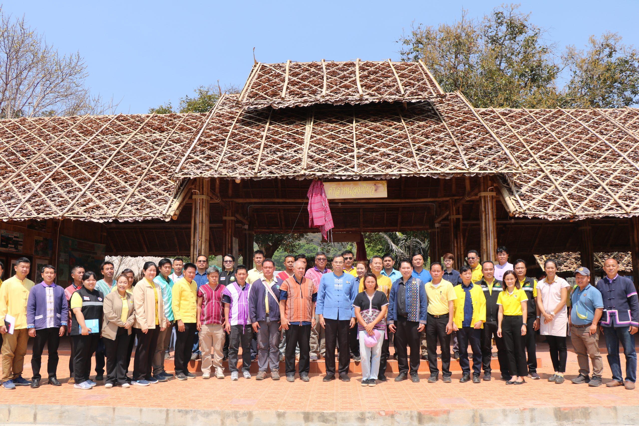 เกษตรแม่ฮ่องสอนร่วมประชุมเชิงปฏิบัติการเพื่อนำเสนอผลการถอดบทเรียนการดำเนินงานโครงการแก้ไขปัญหาความยากจนเฉพาะพื้นที่บ้านหนองเขียวฯ